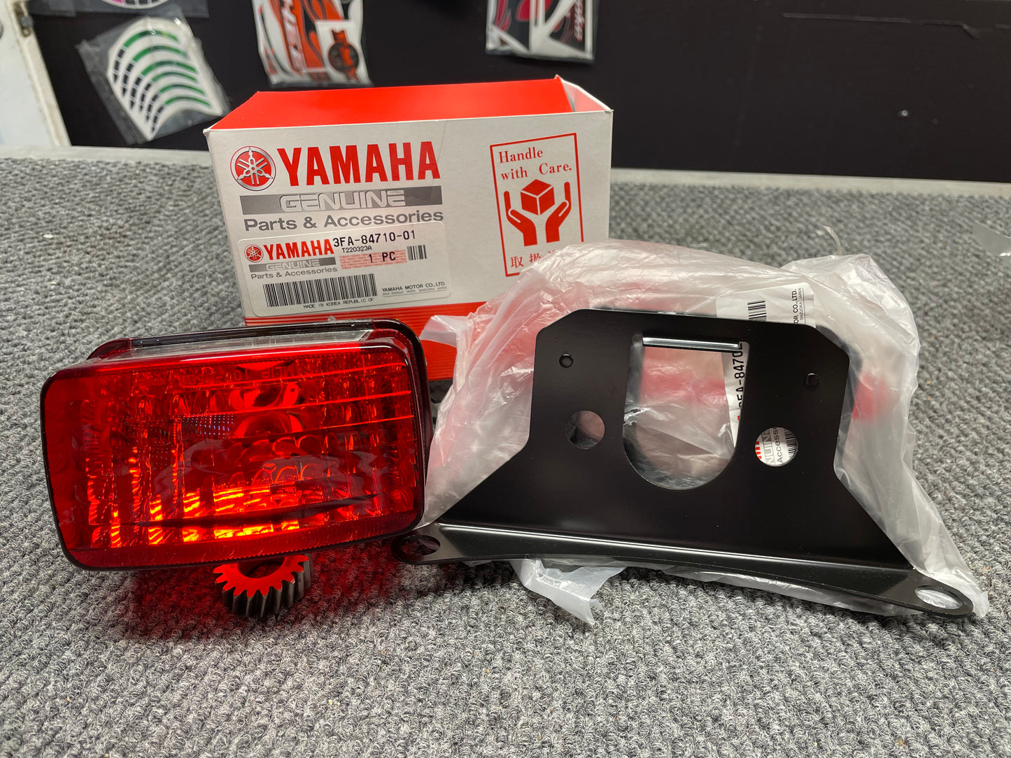 YAMAHA OEM TAILLIGHT | 3FA-84710-01-00 with bracket.